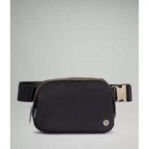 NWT Lululemon Everywhere‎ Belt Bag 1L Velour Black Gold One Size